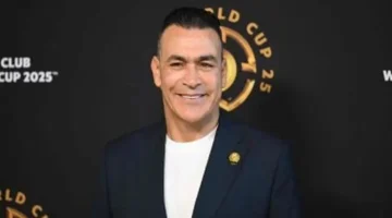 بمقصورة محمد الخامس.. السد العالي يتابع قمة مصر ونيجيريا من الملعب